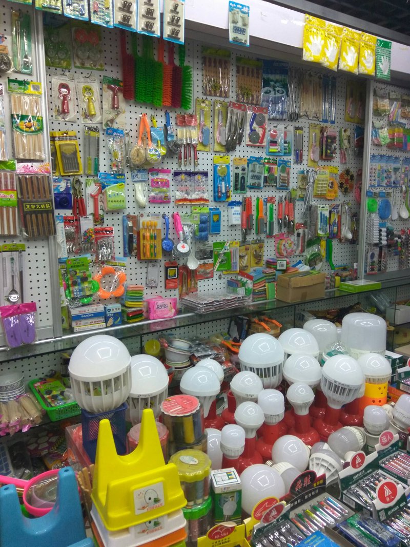 近年来,广州市的服务消费市场展现出强劲的增长态势。